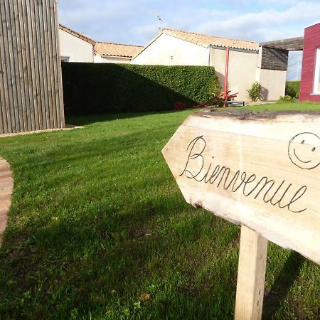 La Cabane Du Bonheur 莱塞比耶 外观 照片