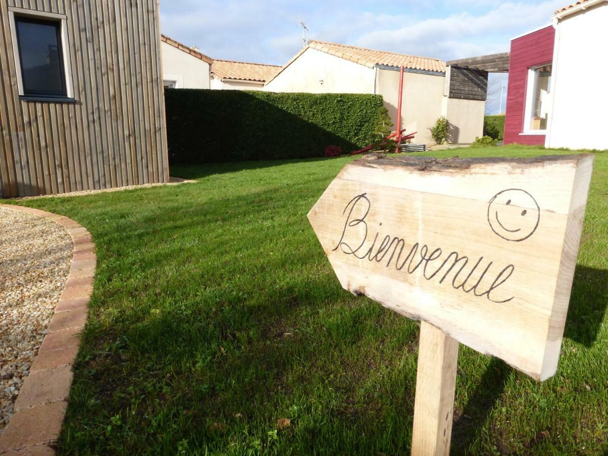 La Cabane Du Bonheur 莱塞比耶 外观 照片
