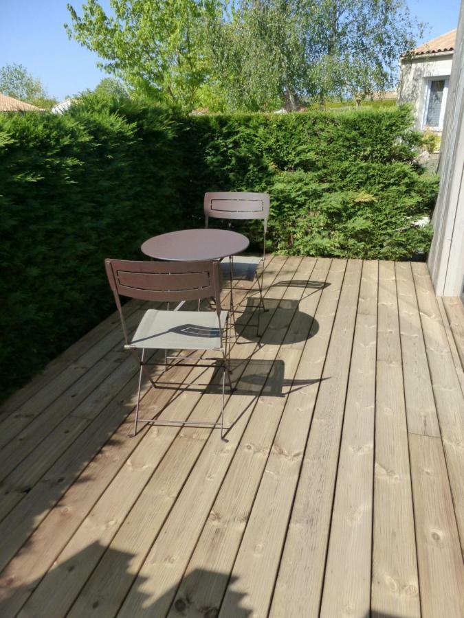 La Cabane Du Bonheur 莱塞比耶 外观 照片